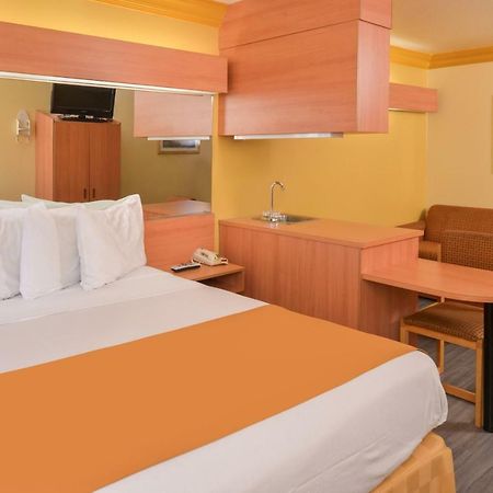 إنغليووود، لوس أنجليس، كاليفورنيا H3 Inn & Suites - Lax Airport - Los Angeles المظهر الخارجي الصورة