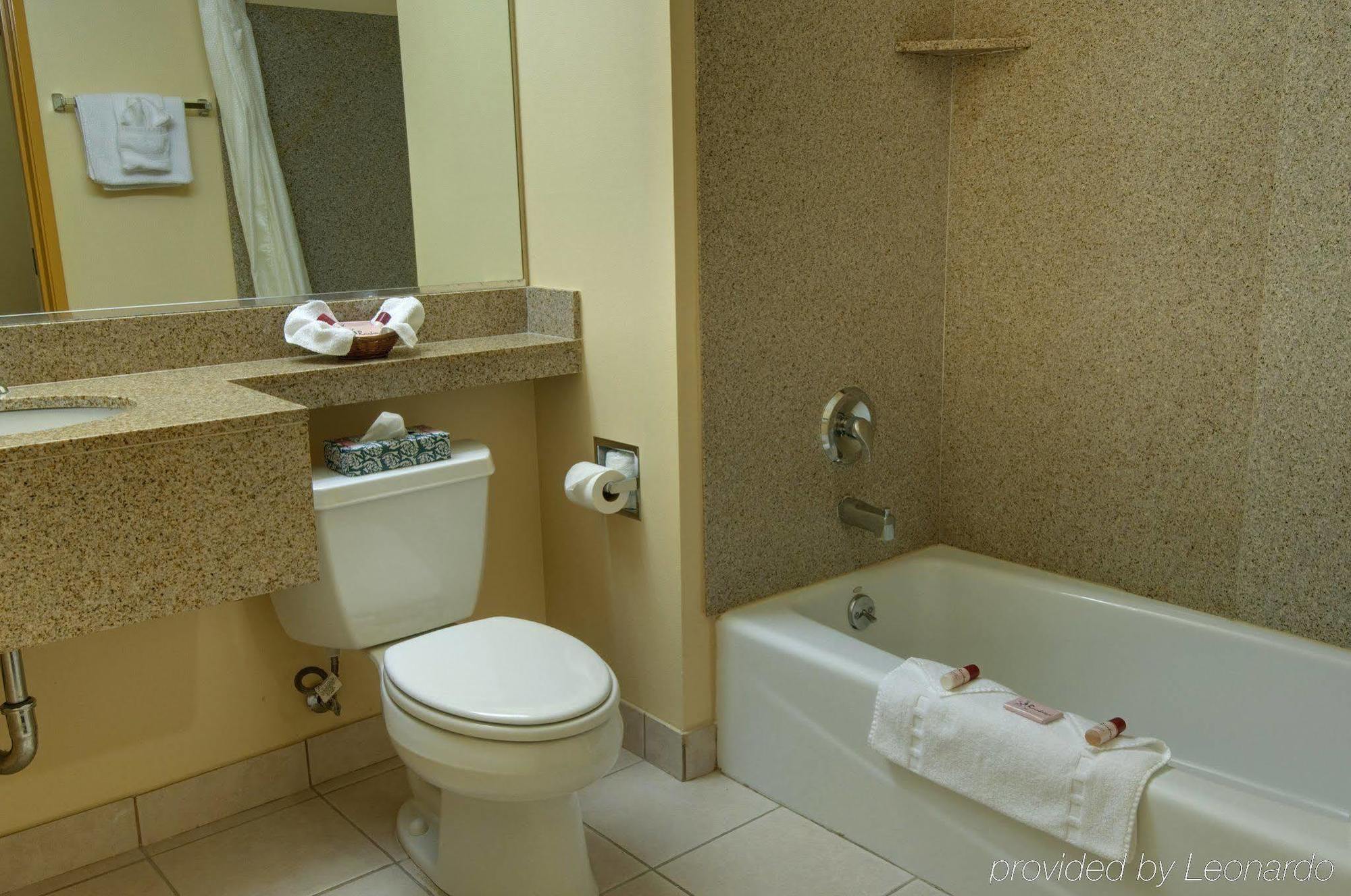 إنغليووود، لوس أنجليس، كاليفورنيا H3 Inn & Suites - Lax Airport - Los Angeles الغرفة الصورة