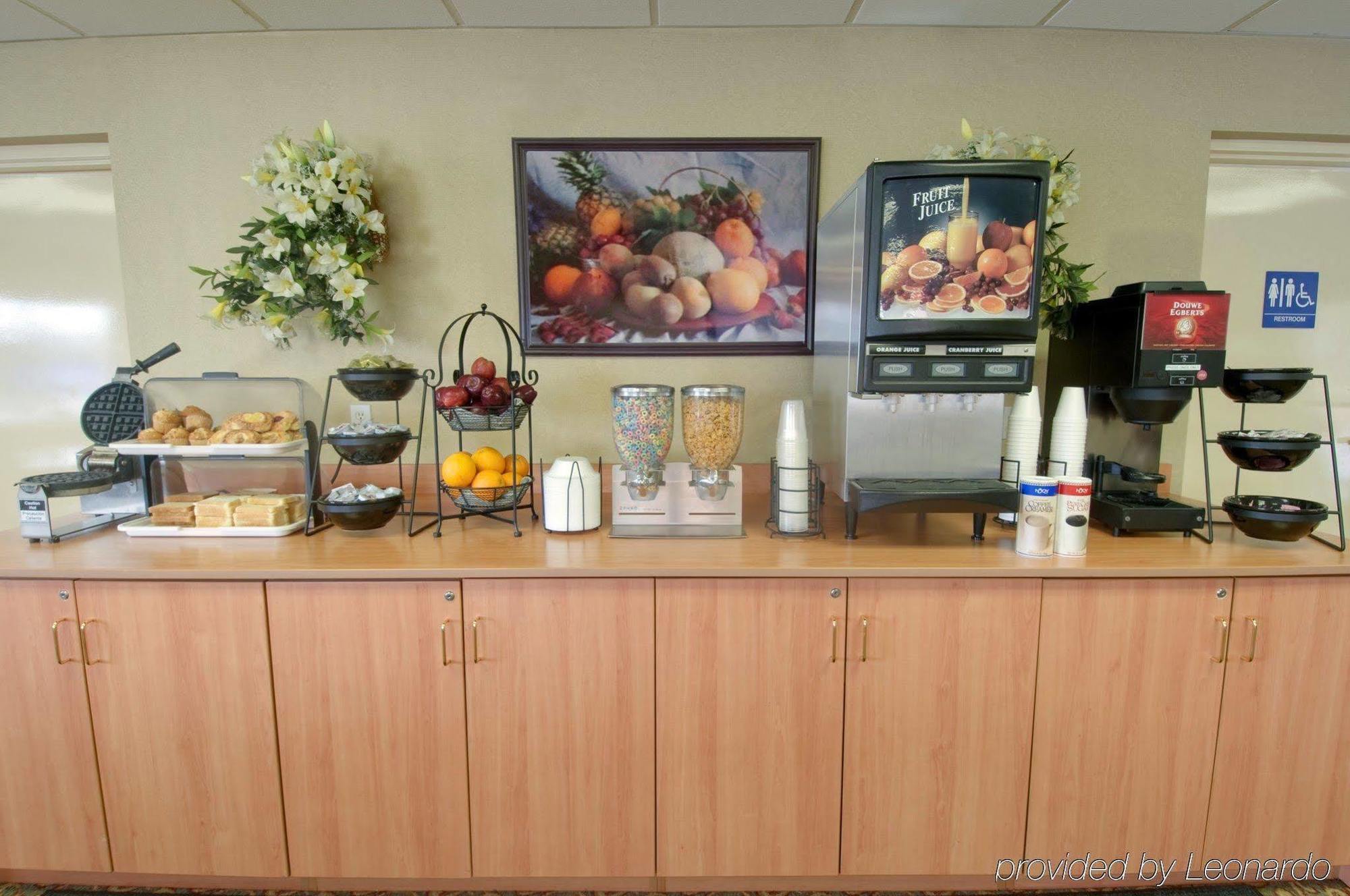 إنغليووود، لوس أنجليس، كاليفورنيا H3 Inn & Suites - Lax Airport - Los Angeles المطعم الصورة