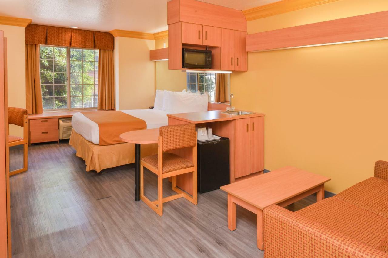 إنغليووود، لوس أنجليس، كاليفورنيا H3 Inn & Suites - Lax Airport - Los Angeles المظهر الخارجي الصورة
