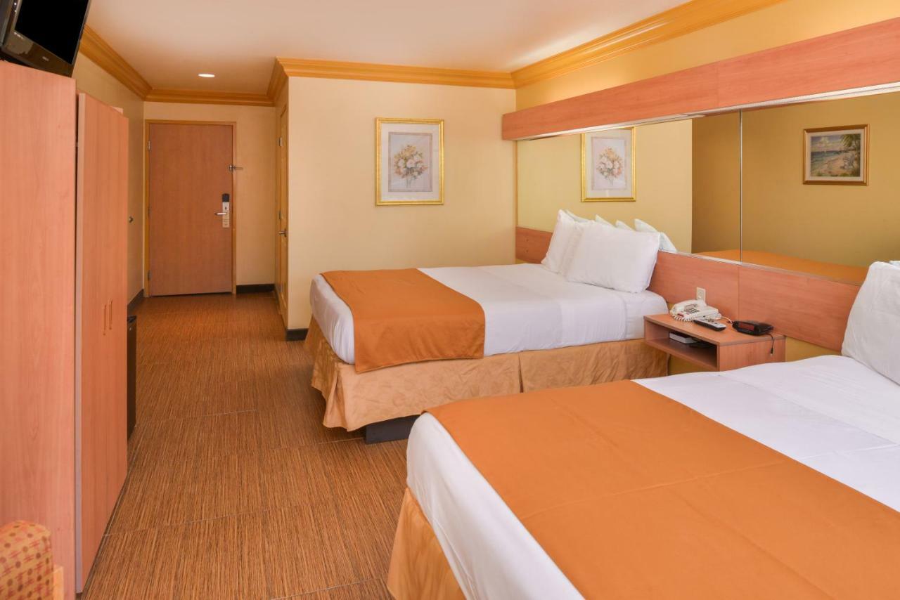 إنغليووود، لوس أنجليس، كاليفورنيا H3 Inn & Suites - Lax Airport - Los Angeles المظهر الخارجي الصورة